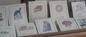 Ex-libris dans la vitrine de l'échoppe de Gianni Basso, Stampatore in Venezia (Ch. Hugot, 2007)