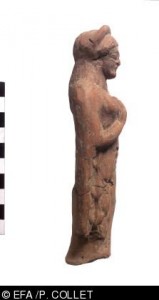 Figurine incomplète argile femme Koré : Thasos - EfA (c) Ph. Collet