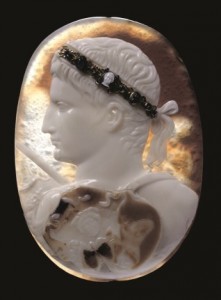 Camée : Auguste, dit « Camée Blacas » Époque tibérienne, 14-20 après J.-C. Sardonyx. H. 12,8 cm ; l. 9,3 cm Londres, British Museum