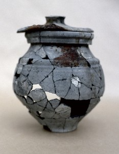 « Pot en céramique rugueuse sombre de Reims »