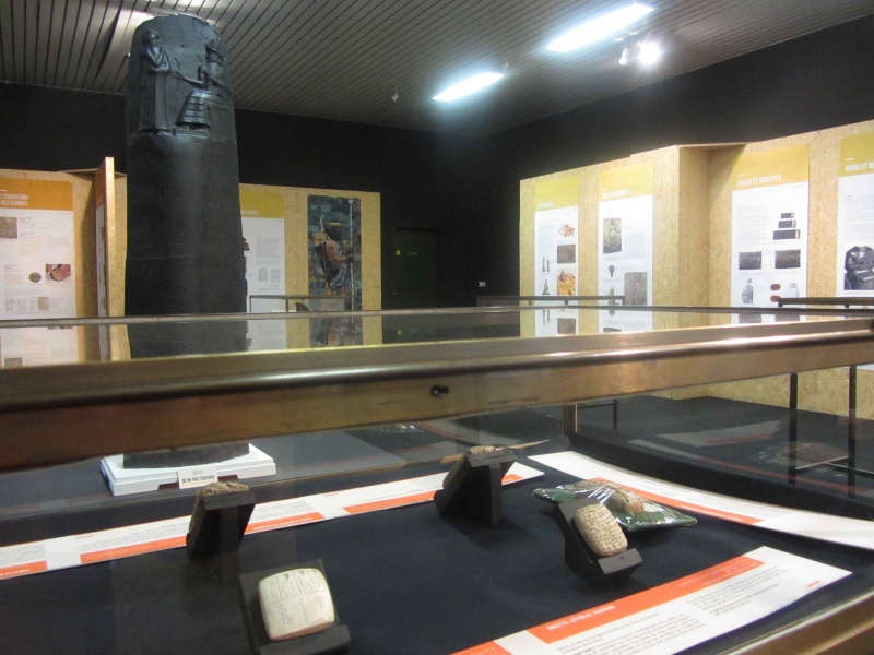 Vue de l'exposition « Les écritures cunéiformes au Proche-Orient ancien » - Lille 3 - photo Ch. Hugot (Insula)