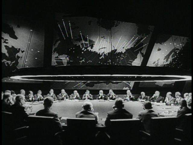 La Salle de guerre du film "Docteur Folamour" de Stanley Kubrick (1964) - Source : Wikipedia