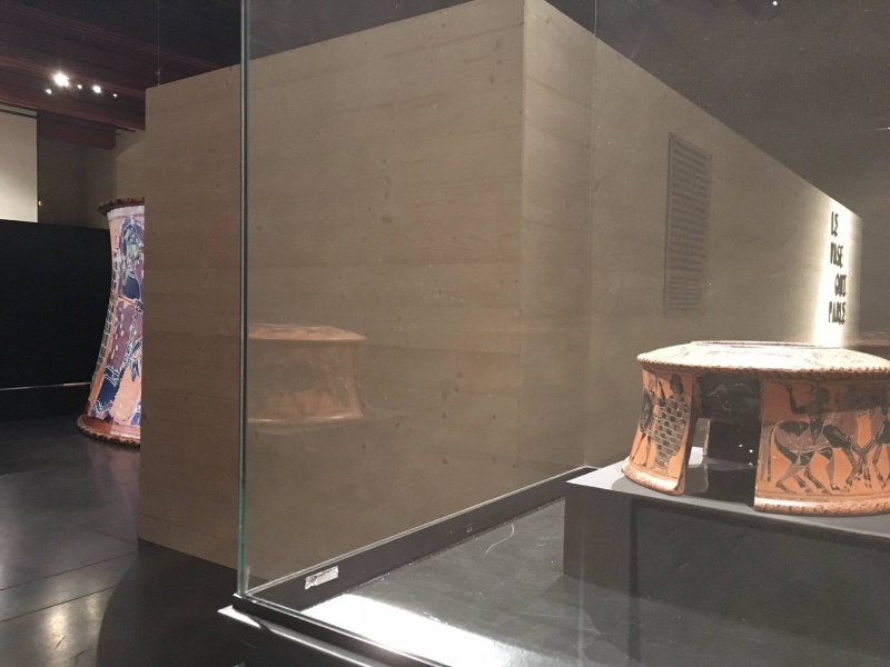 Vase tripode du peintre C et Vase qui parle – photographie Ch. Hugot/Insula