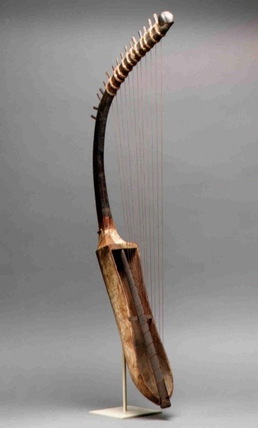 Harpe arquée portative couronnée d’une tête sculptée Égypte 1550-1295 avant J.-C. - Bois - New York, The Metropolitan Museum of Art © Metropolitan Museum of Art